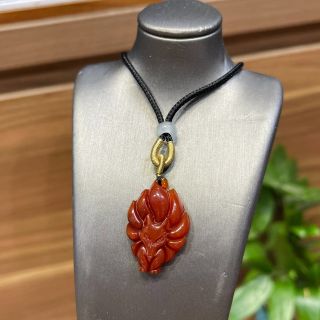 DÂY CHUYỀN HỒ LY CHÚA ĐÁ MÃ NÃO THIÊN NHIÊN - THẮNG GIANG