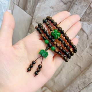 VÒNG TAY TRẦM HƯƠNG SÁNH CHÌM PHỐI CỎ BỐN LÁ SEN NGỌC CẨM THẠCH SƠN THỦY THIÊN NHIÊN - THẮNG GIANG