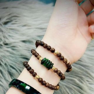 VÒNG TAY TRẦM HƯƠNG DÓ DÂY INDO PHỐI NGŨ ĐIẾU NGỌC CẨM THẠCH SƠN THỦY THIÊN NHIÊN, BI VÀNG TÂY 10 KARA - THẮNG GIANG