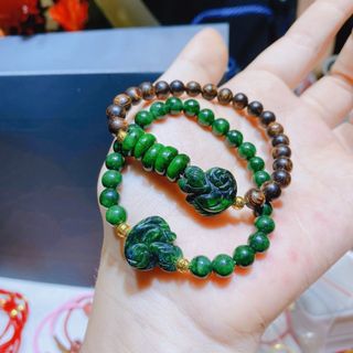VÒNG TAY TRẦM HƯƠNG SÁNH CHÌM THIÊN NHIÊN PHỐI HỒ LY , NGŨ ĐIẾU NGỌC CẨM THẠCH THIÊN NHIÊN BI VÀNG TÂY 10KARA - THẮNG GIANG