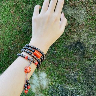 VÒNG TAY TRẦM HƯƠNG SÁNH CHÌM PHỐI LU THỐNG CỎ BỐN LÁ NGỌC CẨM THẠCH HUYẾT THIÊN NHIÊN - THẮNG GIANG