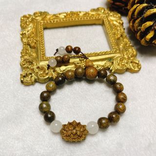 VÒNG TAY TRẦM HƯƠNG TỐC THIÊN NHIÊN PHỐI SEN ĐÁ PHONG THUỶ - THẮNG GIANG