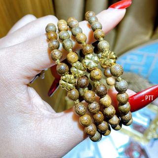 VÒNG TAY TRẦM HƯƠNG TỐC THIÊN NHIÊN PHỐI CỎ BỐN LÁ VÀNG TÂY 10 KARA CÓ THẺ HÓA ĐƠN - THẮNG GIANG