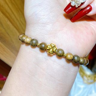 VÒNG TAY TRẦM HƯƠNG TỐC THIÊN NHIÊN PHỐI CỎ BỐN LÁ VÀNG TÂY 10 KARA CÓ THẺ HÓA ĐƠN - THẮNG GIANG