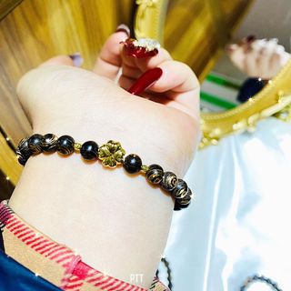 VÒNG TAY TRẦM HƯƠNG SÁNH CHÌM THIÊN NHIÊN PHỐI CỎ BỐN LÁ VÀNG TÂY 10 KARA - THẮNG GIANG