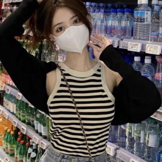 Áo ba lỗ ngược sọc đen trắng phối viền trắng