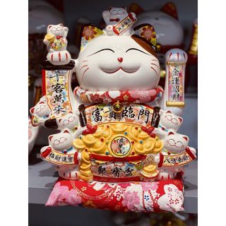 Mèo thần tài vẫy tay