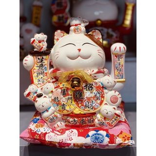 Mèo thần tài vẫy tay