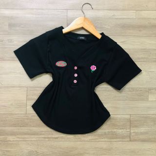 Áo thêu hoa phối nút vạt bầu