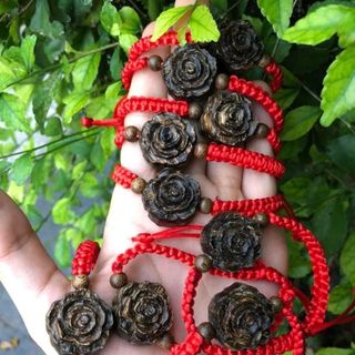 Vòng Tay Trầm Hương Chỉ Đỏ Mix Charm