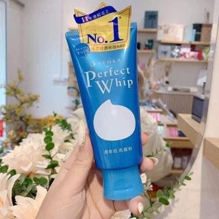 Sữa rửa mặt Senka Perfect Whip màu xanh giúp cấp ẩm