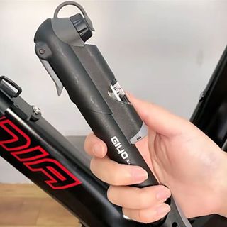 Bơm xe đạp mini, áp suất lốp 80psi, tích hợp đồng hồ thông minh, bơm lốp xe cầm tay đa năng