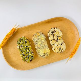 bánh hạt sấy khô hạnh nhân mè