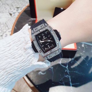 ĐỒNG HỒ NỮ THỜI TRANG HUB MẶT CHỮ NHẬT DÂY CAO SU 1