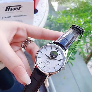 ĐỒNG HỒ NAM CƠ SIÊU CẤP TISỌT DÂY DA KÍNH SAPHIRE LỘ MÁY MẶT TRẮNG VIỀN BẠC