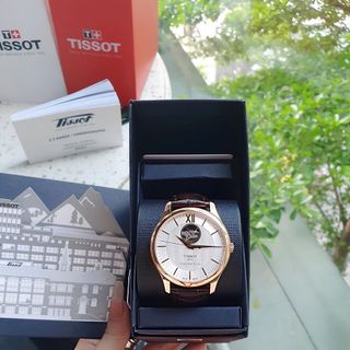 ĐỒNG HỒ NAM CƠ SIÊU CẤP TISỌT DÂY DA KÍNH SAPHIRE LỘ MÁY MẶT TRẮNG VIỀN ĐỒNG