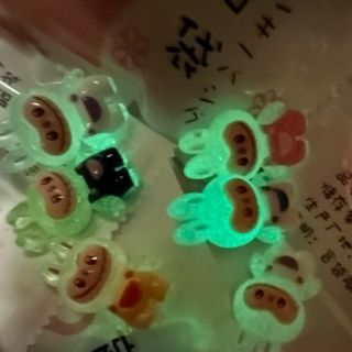 CHARM LABUBU PHÁT SÁNG, VỎ TRẮNG
