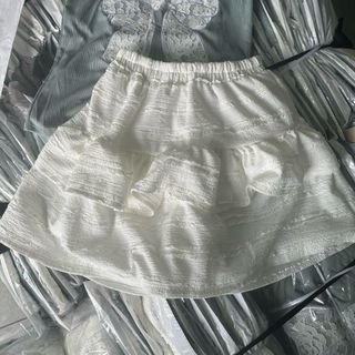 SET VÁY NỮ THỜI TRANG ÁO CHẤT THUN GÂN GẮN NƠ DỆT PHỐI CHÂN VÁY REN NHÚNG TẦNG CÓ LÓT