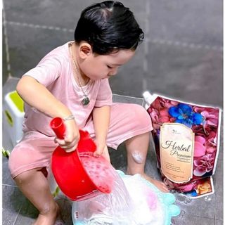 NƯỚC GIẶT XẢ HERBAL PRAMIUM HƯƠNG NƯỚC HOA PHÁP SIÊU SẠCH, SIÊU THƠM AN TOÀN VỚI TRẺ SƠ SINH 3 LÍT- CTB744