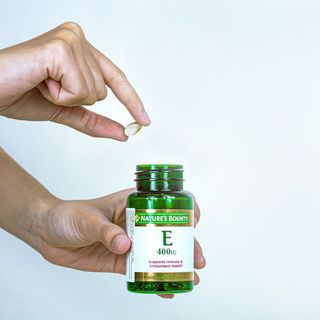 Viên uống Vitamin E 400IU Nature's Bounty hỗ trợ chống oxy hóa, làm chậm quá trình lão hóa da (30 viên)