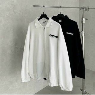 ÁO KHOÁC NỈ CẶP ĐÔI NAM NỮ CỔ BẺ PHỐI KHÓA KÉO IN THE MIDDLE CHỮ NỔI -HTM FASHION