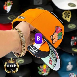 Mũ lưỡi trai bàn tay đeo vàng CQ