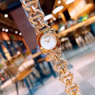 ĐỒNG HỒ NỮ THỜI TRANG GU CII DÂY LẮC MẶT VUÔNG VIỀN CHỮ
