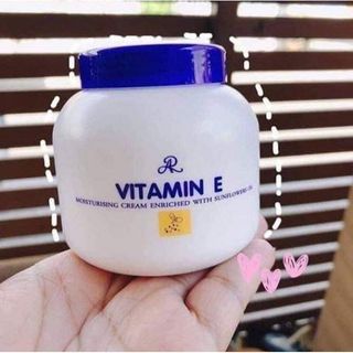 Kem Dưỡng Ẩm VitaminE Thái Lan nắp xanh Siêu Dưỡng ẩm hủ 200g.