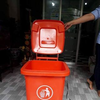 Thùng rác nhựa 60 lít nắp kín 4 bánh xe