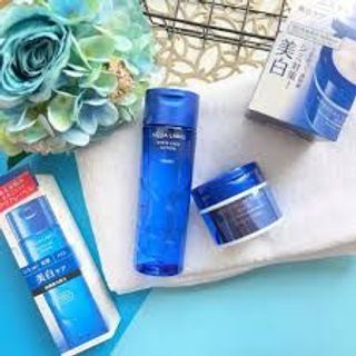 Nước hoa hồng Shi seido Aqualabel màu xanh