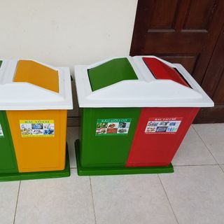 Thùng rác 2 ngăn composite dùng để phân loại rác tại nguồn giá sỉ