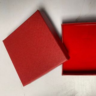 Hộp Đựng Vòng Trang Sức, Nhẫn, Dây Chuyền, Bông Tai màu đỏ kèm mút phủ nhung đỏ,in ấn logo thương hiệu theo yêu cầu