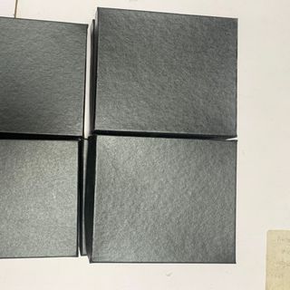 Hộp đựng ví nam màu đen chất liệu bìa giấy cứng chống va đập, in ấn logo thương hiệu theo yêu cầu