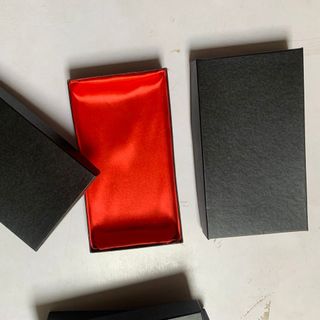 Hộp Đựng Ví Dài Nam Nữ Màu Đen, Lót Vải Làm Quà Tặng Sang Trọng chất liệu bìa giấy cứng chống va đập ,  in ấn logo