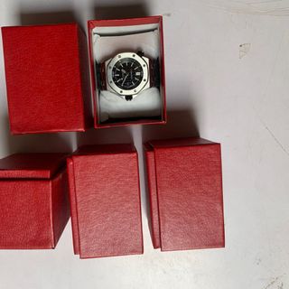 Hộp đồng hồ Giả Da size lớn 10x7x7 màu đỏ bìa giấy cứng kèm gối bông trắng, in ấn logo thương hiệu theo yêu cầu