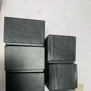 Hộp đồng hồ Giả Da size lớn 10x7x7 màu đen bìa giấy cứng kèm gối bông trắng, in ấn logo thương hiệu theo yêu cầu