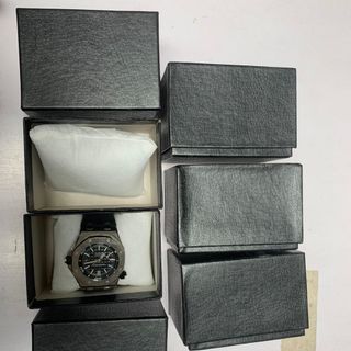 Hộp đồng hồ Giả Da size lớn 10x7x7 màu đen bìa giấy cứng kèm gối bông trắng, in ấn logo thương hiệu theo yêu cầu