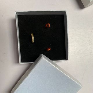 Hộp Đựng Vòng Trang Sức, Nhẫn, Dây Chuyền, Bông Tai màu trắng kèm mút phủ nhung đen, in ấn logo thương hiệu theo yêu cầu