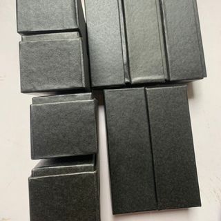 Hộp Đựng Kính Mắt Màu Đen chất liệu bìa giấy cứng chống va đập, in ấn logo thương hiệu theo yêu cầu