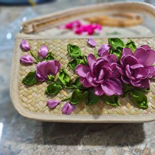 Túi cỏ bàng thêu hoa kẹp nách