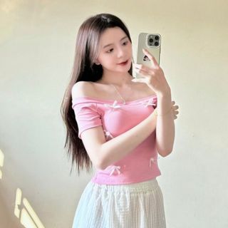 Áo thun bẹt vai tay ngắn thêu nơ xinh xắn AVE