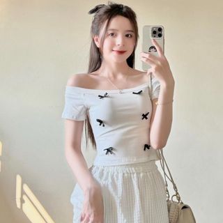 Áo thun bẹt vai tay ngắn thêu nơ xinh xắn AVE