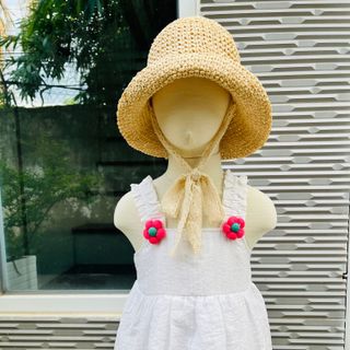 Đầm bé gái xinh baby doll hai dây gắn hoa xinh thích hợp mặc hè mát mẻ cho bé gái từ 2 tuổi đến 7 tuổi