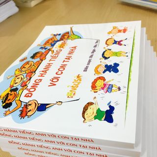 Sách - Đồng hành Tiếng Anh với con tại nhà
