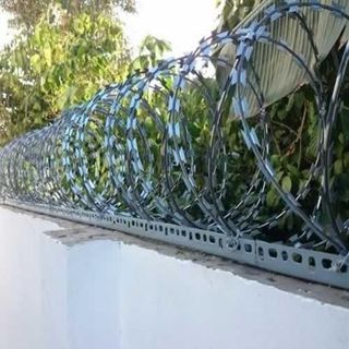 Dây thép gai hình dao mạ kẽm, dây kẽm dao bảo vệ