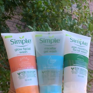 Sữa rửa mặt Simple lành tính sạch thoáng cho danhạy cảm150ml