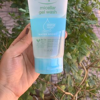 Sữa rửa mặt Simple lành tính sạch thoáng cho danhạy cảm150ml
