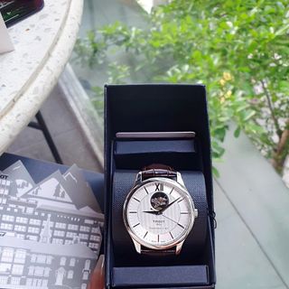 ĐỒNG HỒ NAM CƠ SIÊU CẤP TISỌT DÂY DA KÍNH SAPHIRE LỘ MÁY MẶT TRẮNG VIỀN BẠC 1