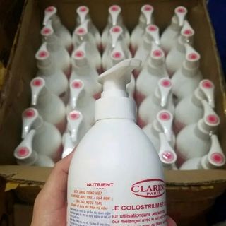 Sữa non Clarins chai lớn 500ml Sữa kích trắng Nhiều vitamin và khoáng chất, tăng cường dưỡng chất collagen cho làn da căng mịn và trắng hồng.