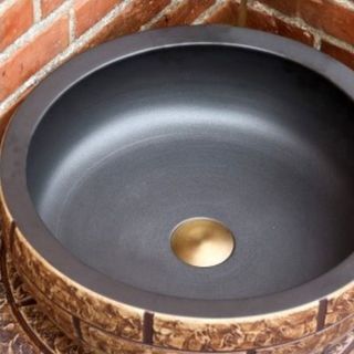 Lavabo trụ đứng hay lavabo sân vườn, để ngoài trời, phù hợp phong cách Đông Dương